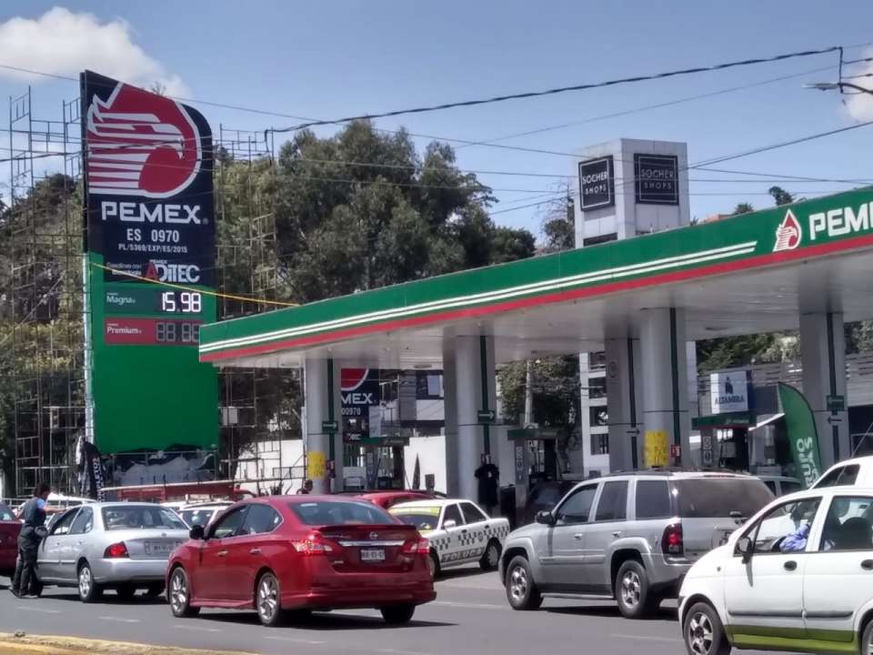 Pierden gasolineras 120 millones diarios por cuarentena