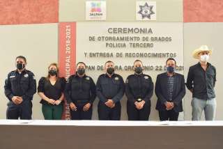 Condecora Chely Amador a tres Elementos de Seguridad con el Grado de Policía Tercero
