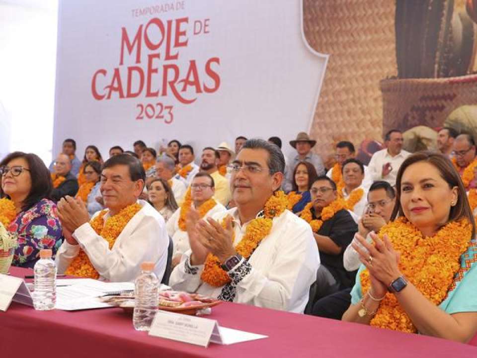 Con denominación a mole de caderas, Gobierno de Puebla rescata y conserva legada de pueblos originarios