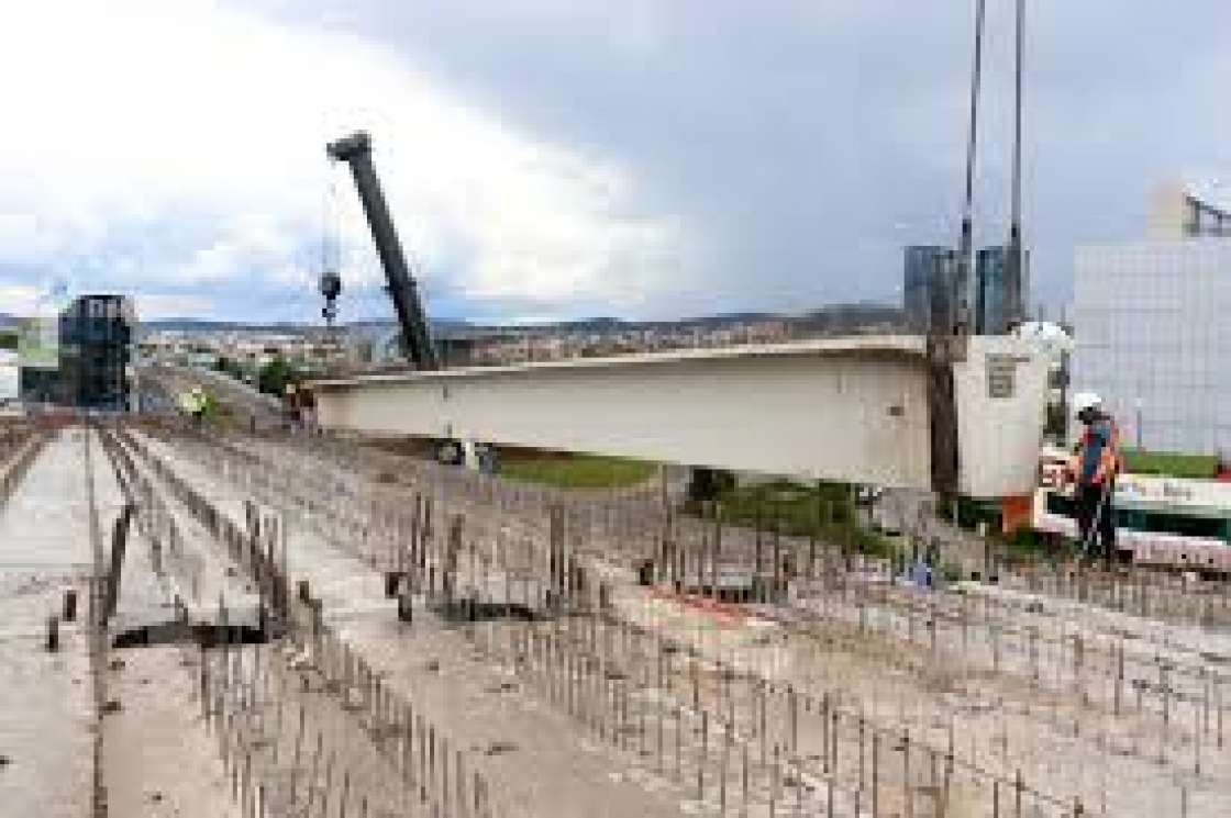 Continúa construcción de puente atirantado