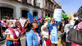 Indígenas se manifiestan en las calles de Morelia exigiendo inclusión de autonomía