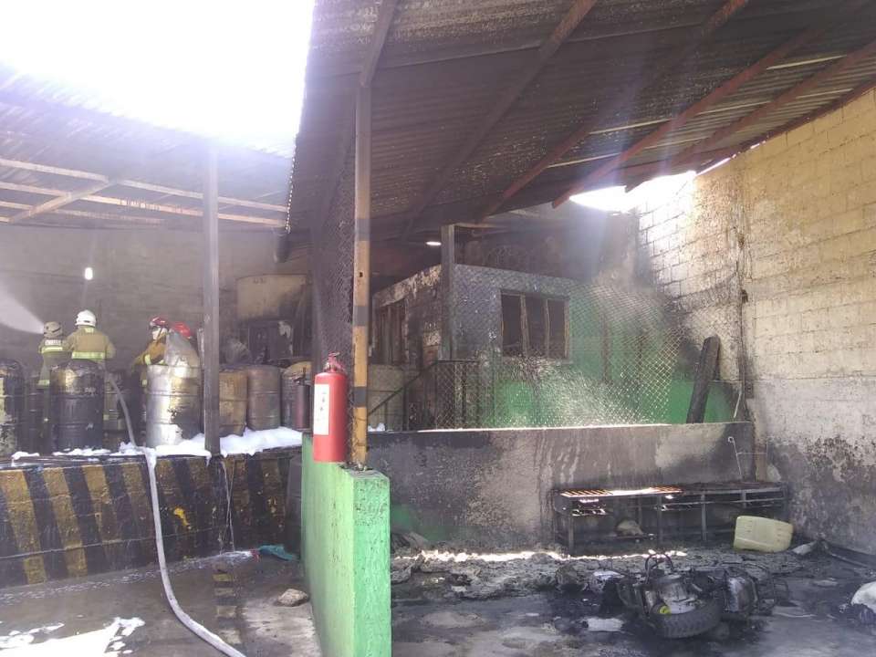 Explosión en almacén de solventes deja dos personas fallecidas en Tianguistenco