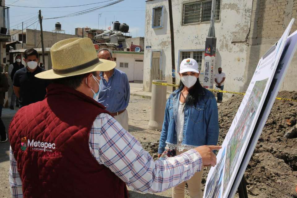 Supervisa Gaby Gamboa obra de construcción y sustitución de drenaje en San Jerónimo Chicahualco