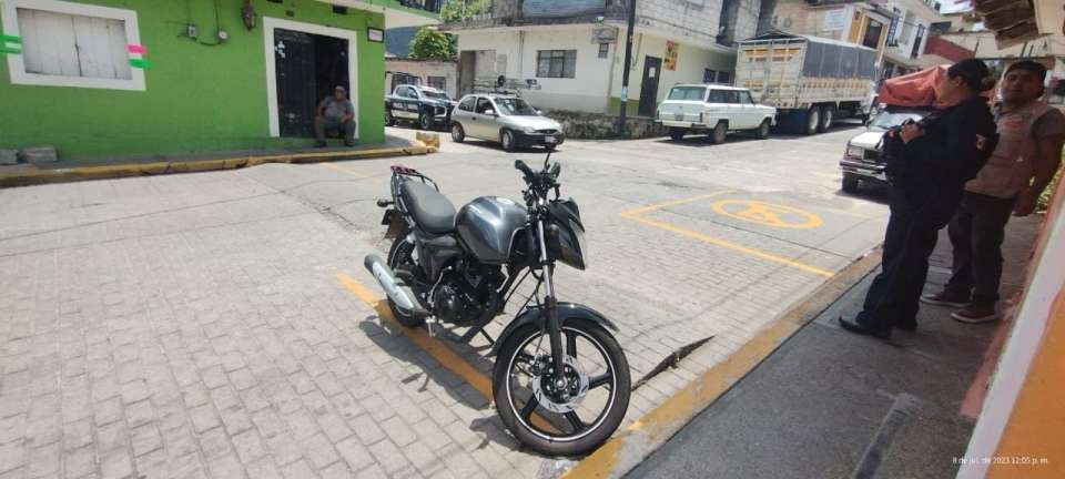 SSPTM de Xicotepec recuperó y entregó motocicleta robada en Huauchinango