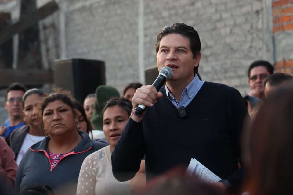 Alfonso Martínez en diálogo con dirigentes estatales y nacionales del PAN, PRI, PRD y PES para su reelección