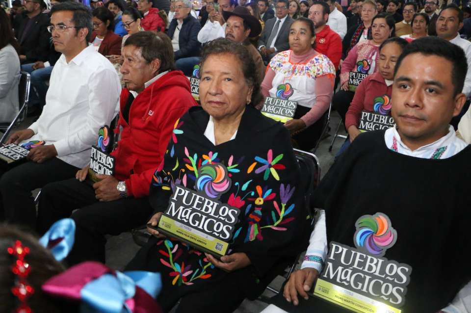 Nombran a dos “Embajadores Turísticos” originarios de Huauchinango, reciben reconocimiento de manos del gobernador Sergio Salomón Céspedes