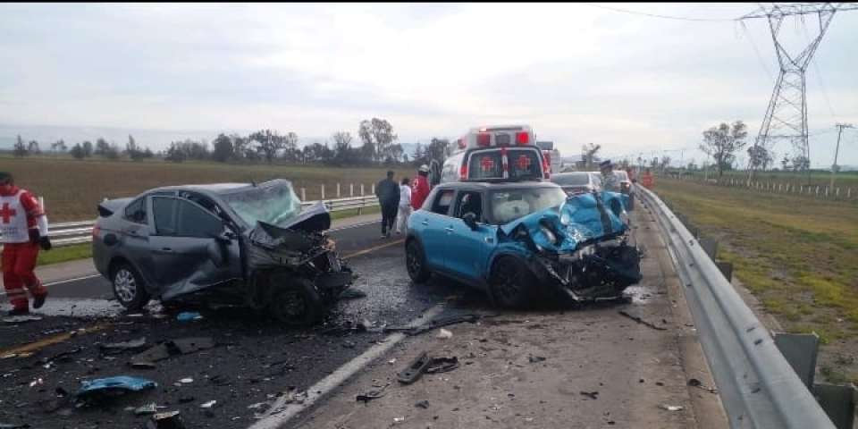 Mueren dos en choque automovilístico frontal en la autopista México-Tuxpan
