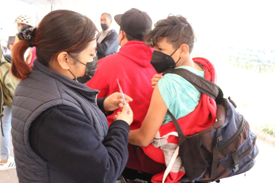 Inicia vacunación contra covid-19 a niños de 10 y 11 años en Huixquilucan