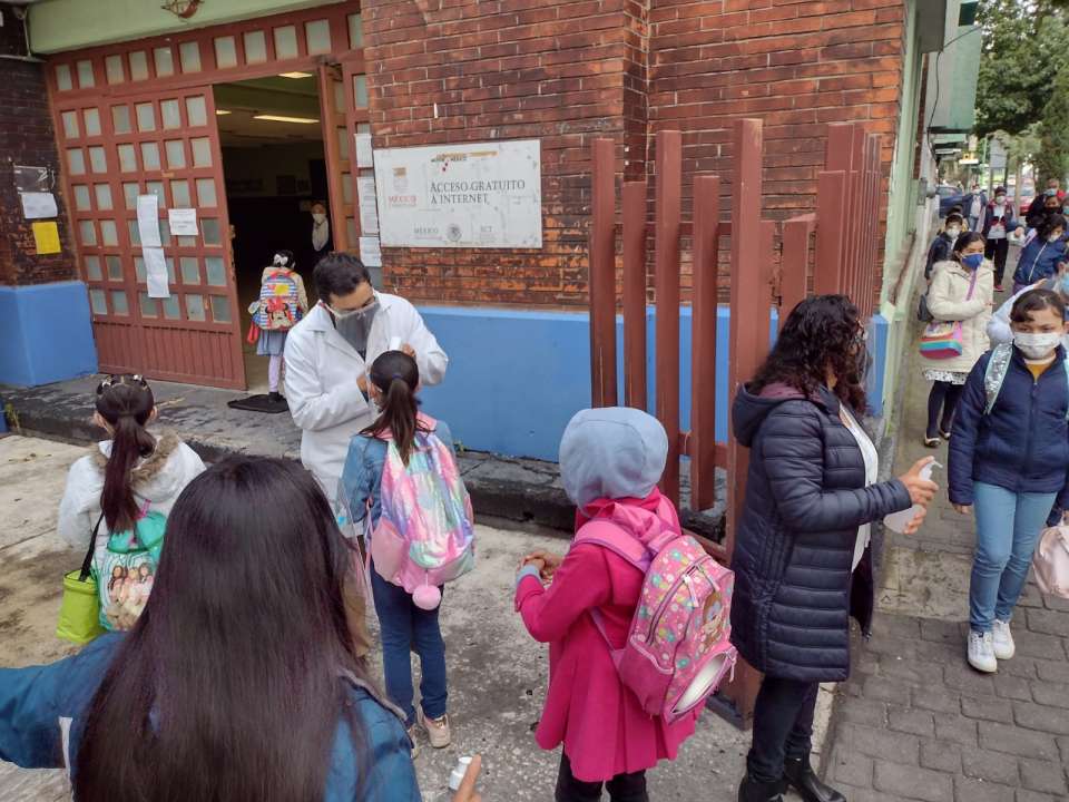 UNPF pide mantener cubrebocas obligatorio en escuelas del Edoméx