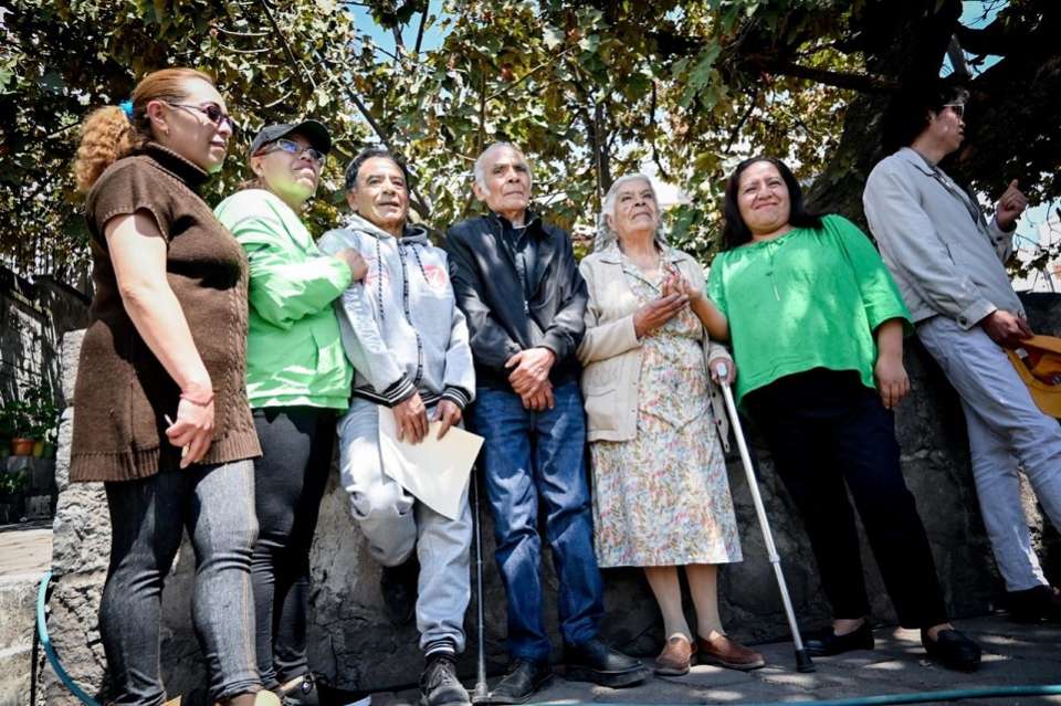 #Cultura | Familia Santos Colín, guardianes del árbol de las manitas en Toluca