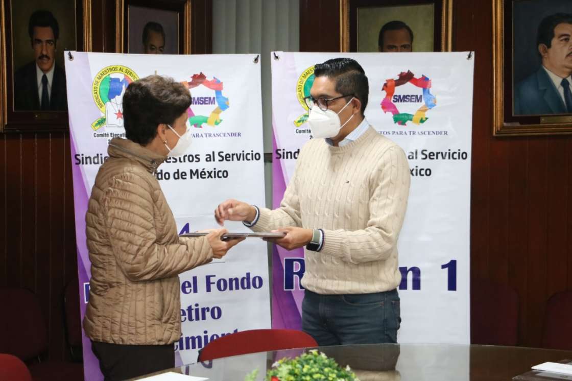 Entrega Manuel Uribe apoyos por 9.4 mdp a maestros