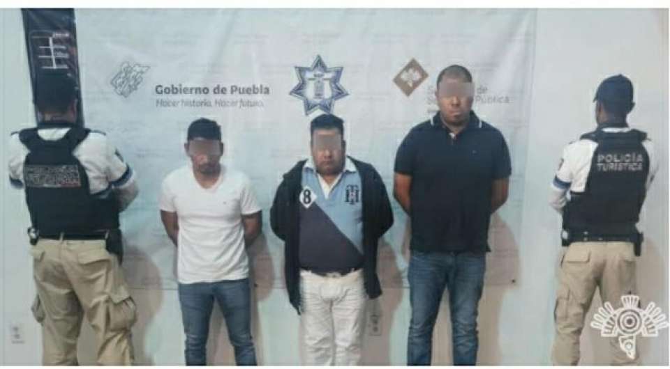 Captura Policía Turística a tres por presunto robo de tarjeta bancaria.