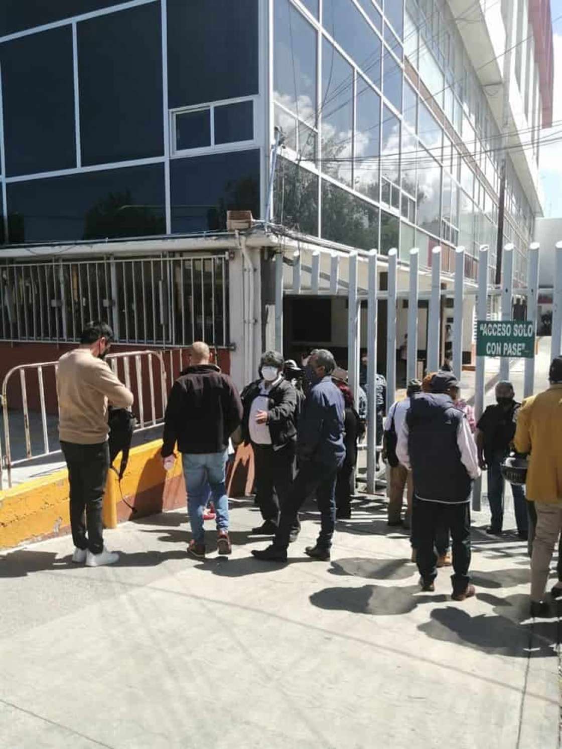 Retomarán policías estatales diálogo, tras bloqueo de Palacio de Gobierno