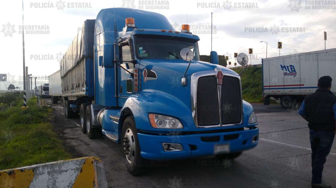 Policías de la Secretaría de Seguridad recuperan camión de carga reportado como robado