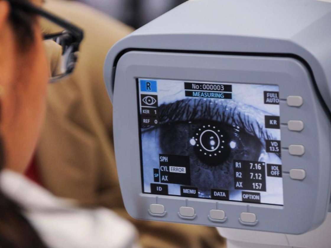 Duplica ISEM cirugías oculares en hospital mexiquense de la salud visual 