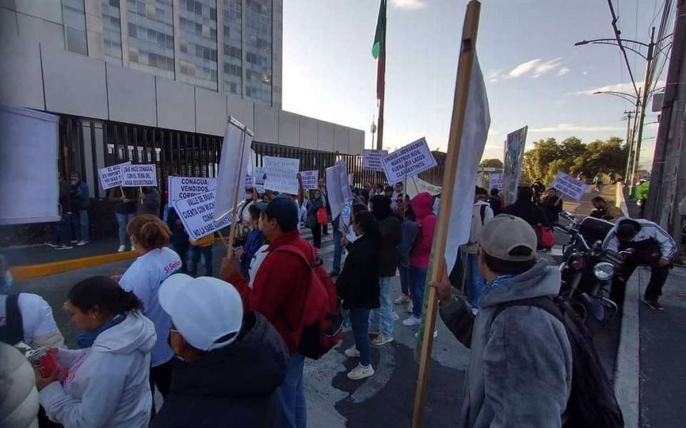 #Municipios |  Vecinos de #ValledeBravo protestan ante Conagua por crisis de agua