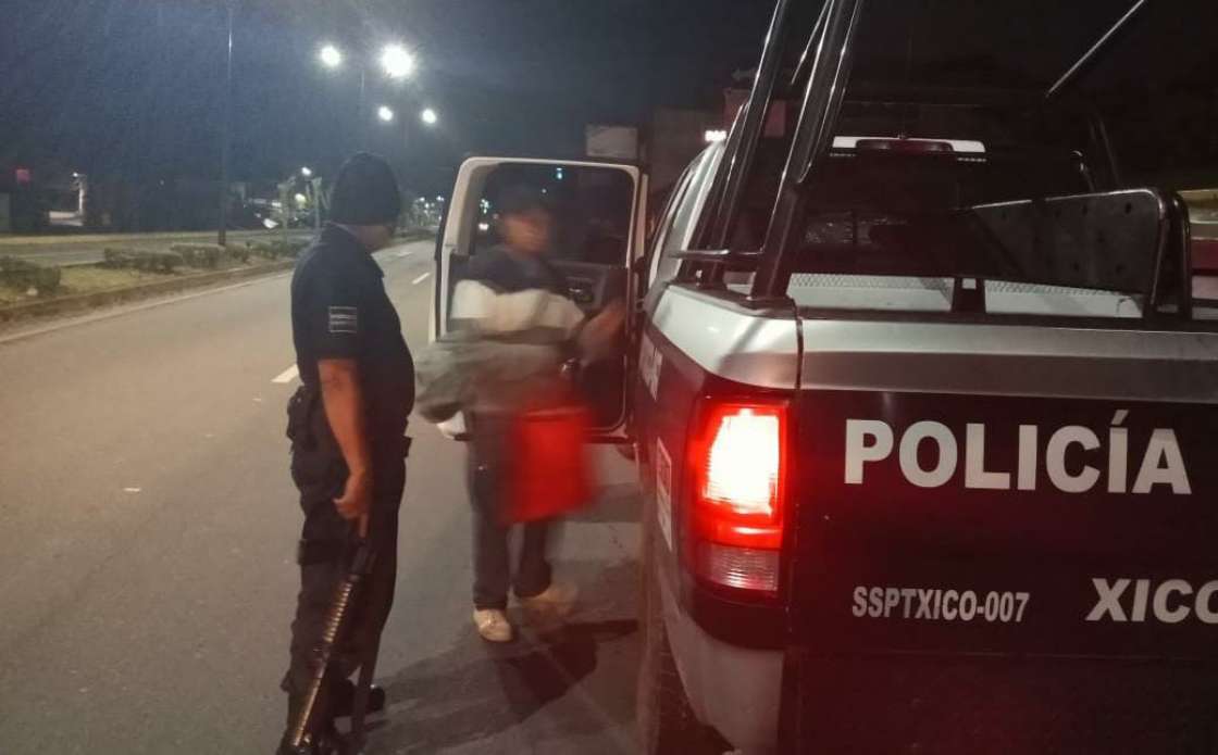 Auxilian Policías Municipales de Xicotepec a mujer en labor de parto.