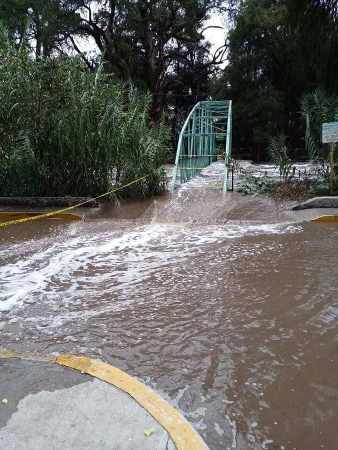Son 600 viviendas y 140 comercios afectados tras inundación en Ixmiquilpan