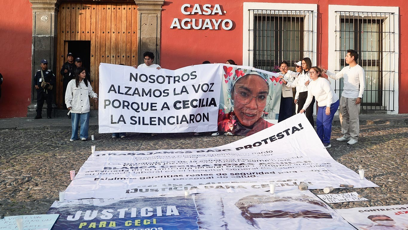 Exigen justicia por enfermera asesinada frente a Casa Aguayo