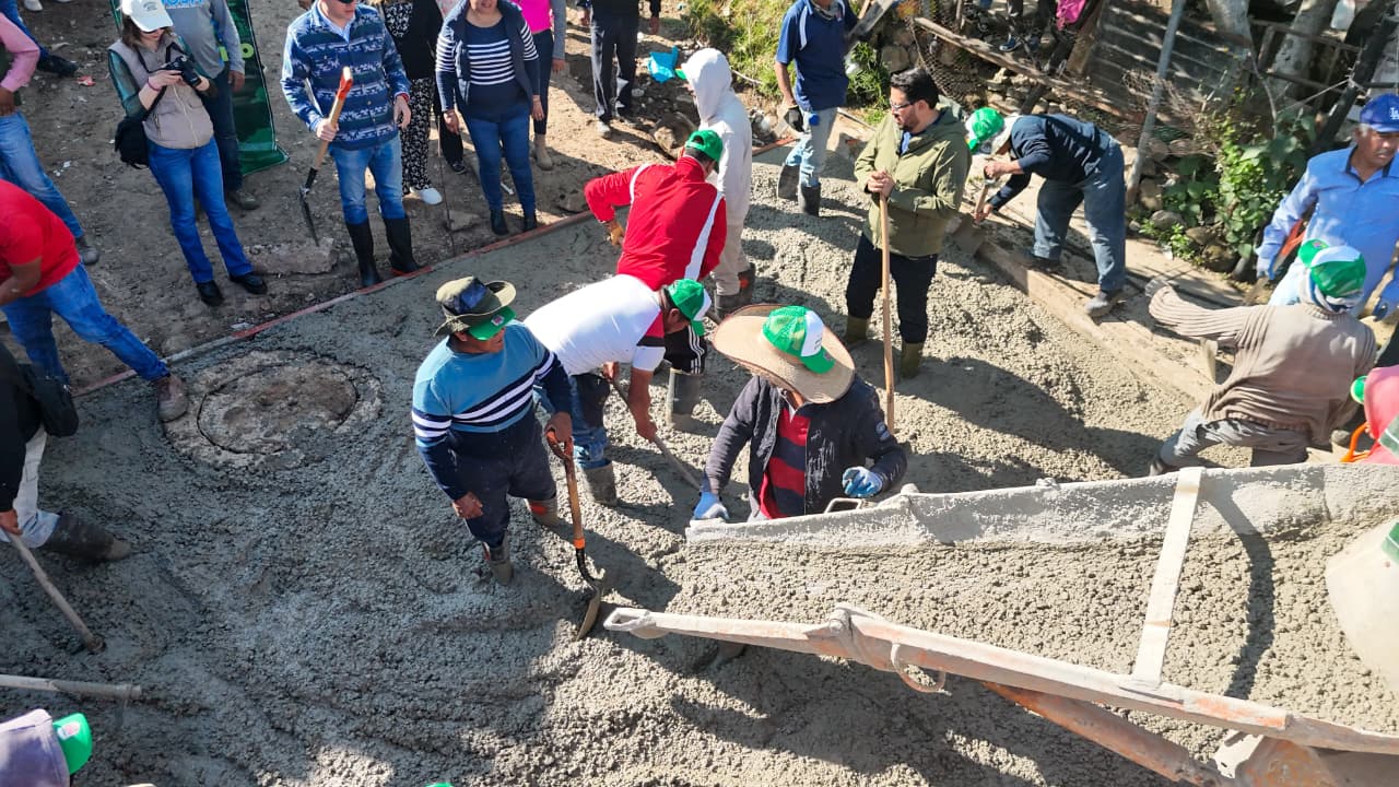 #Municipios | Continúa el rescate de caminos vecinales en Almoloya de Juárez con el programa “Pueblo y Gobierno”