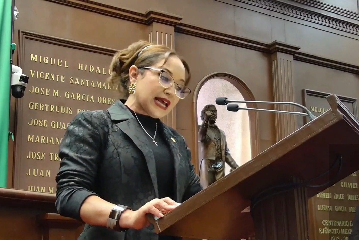 Presenta Itzé Camacho iniciativa para “cuidar a los que cuidan”