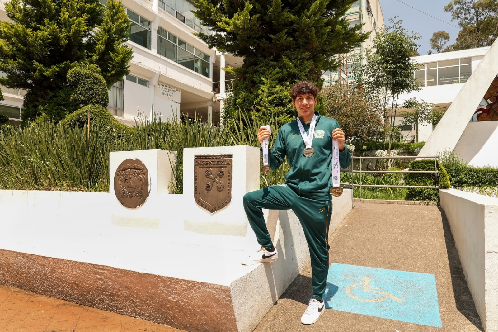 #UAEMéx | Con dos oros y una plata, Yael Nava, estudiante  reafirma poderío en la natación universitaria nacional