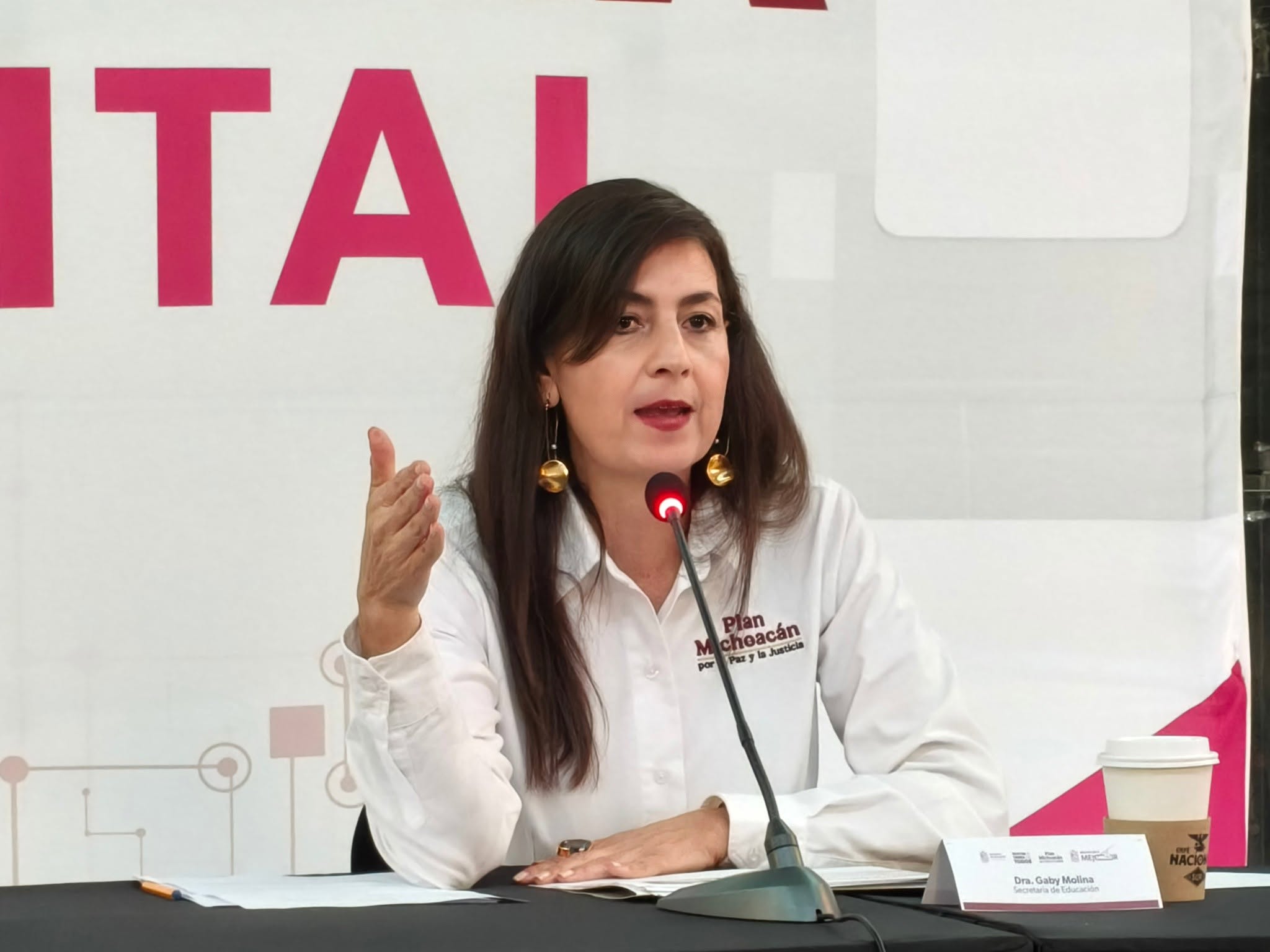 Presenta Gaby Molina el programa “Mochila Digital”