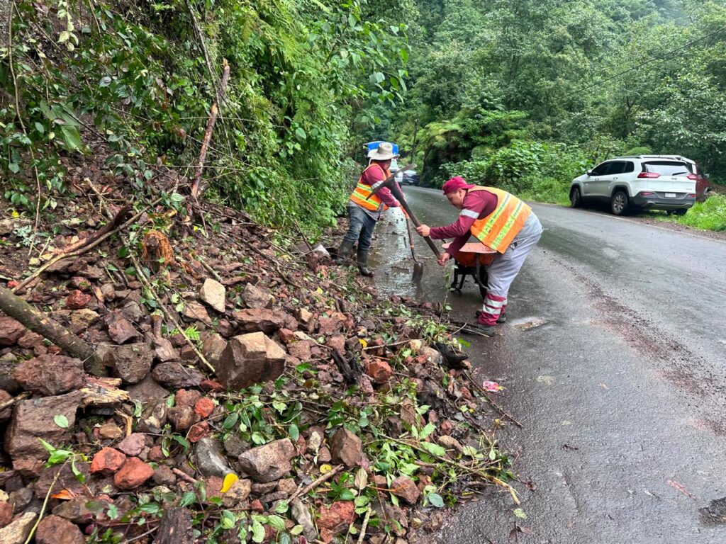 Por lluvias, 30 escuelas en Hidalgo toman clases a