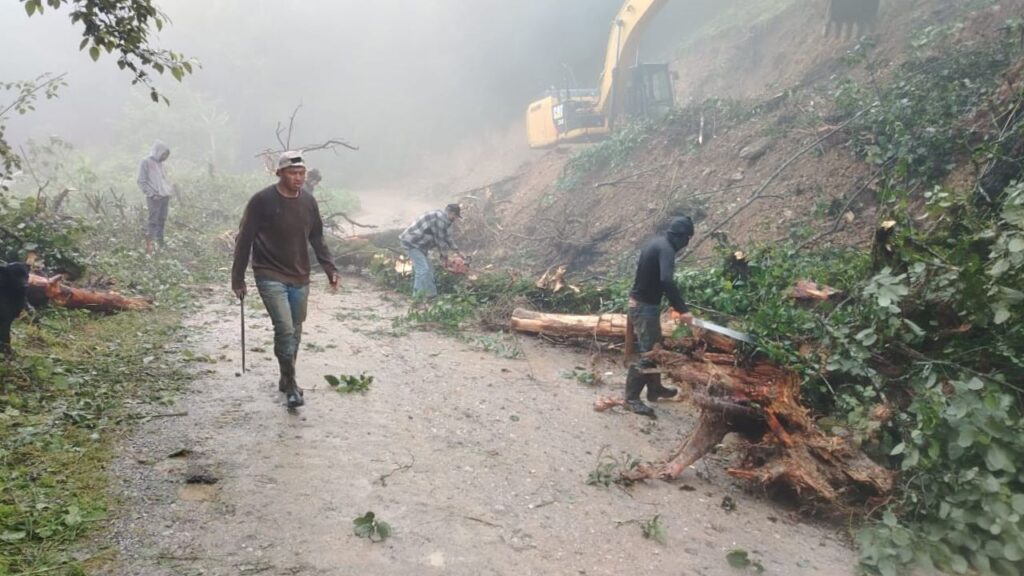28 derrumbes se registran en Hidalgo, a causa de l