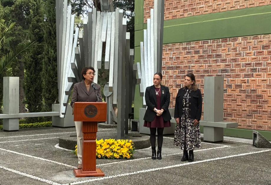 #UAEMéx | Autónoma mexiquense llama a defender la 