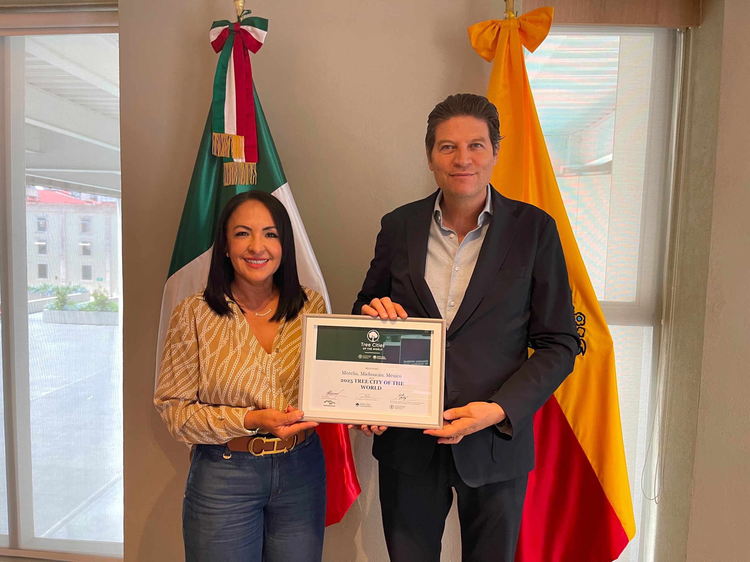Recibe Alfonso Martínez reconocimiento internacion